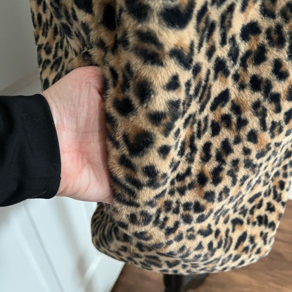 Johnston & Murphy Women's Reversible Animal-Print Faux-Fur/Sherpa Vest - Small - Picture 3 of 7